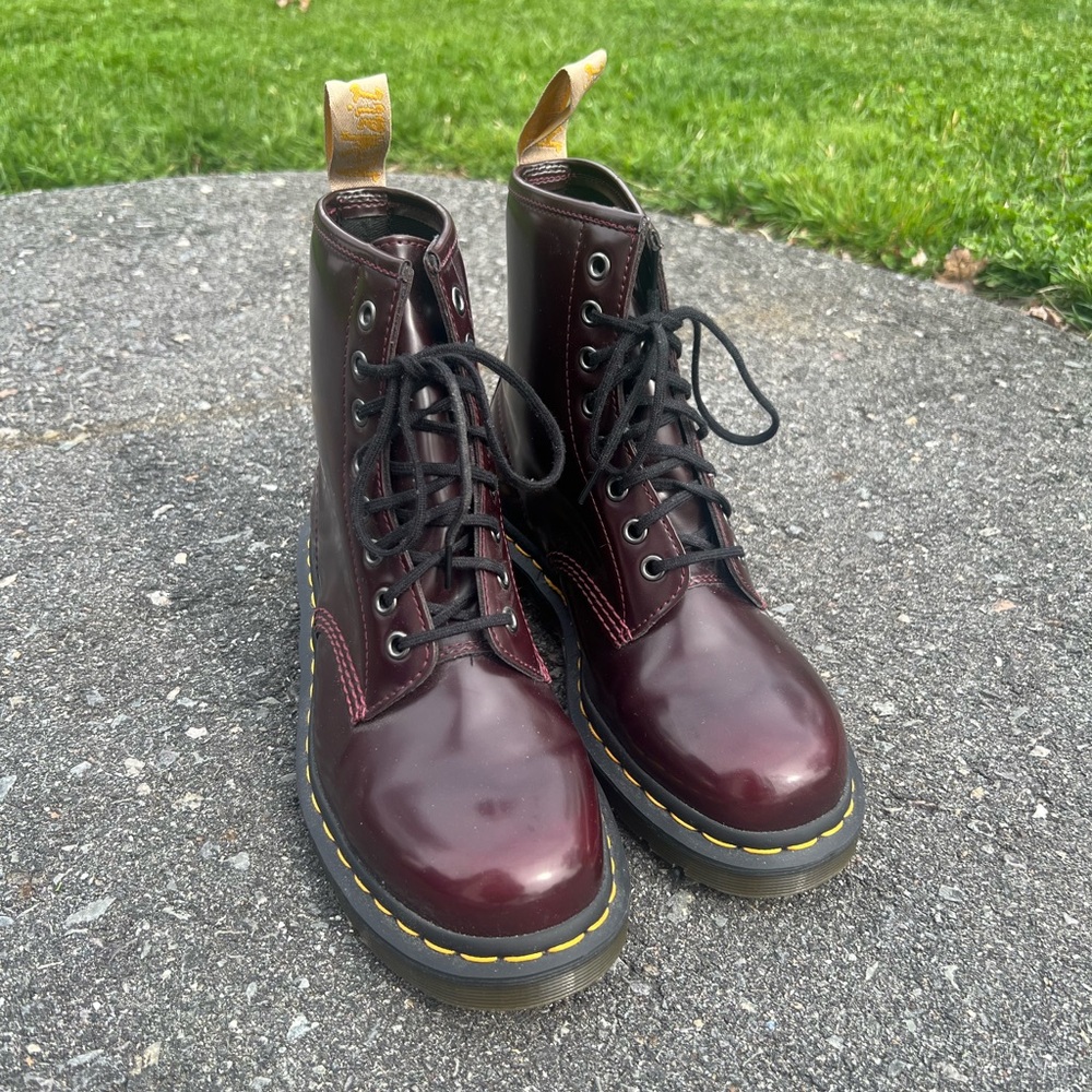 (Dr.) DOC MARTEN Vegan 1460 Cherry Size 8